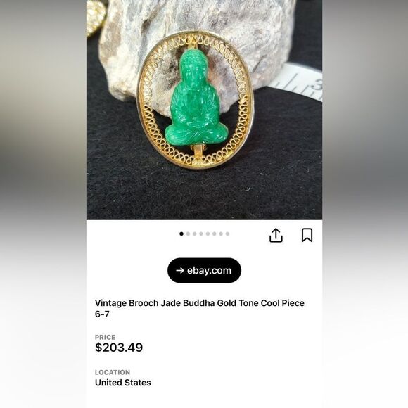 Vintage Jade Buddha brooch set in goldtone - Picture 3 of 5